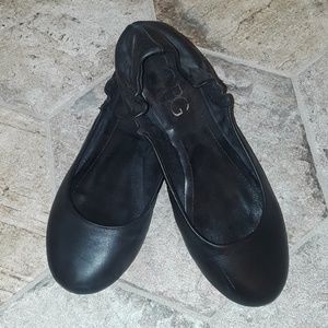 EUC Black BCBG Flats